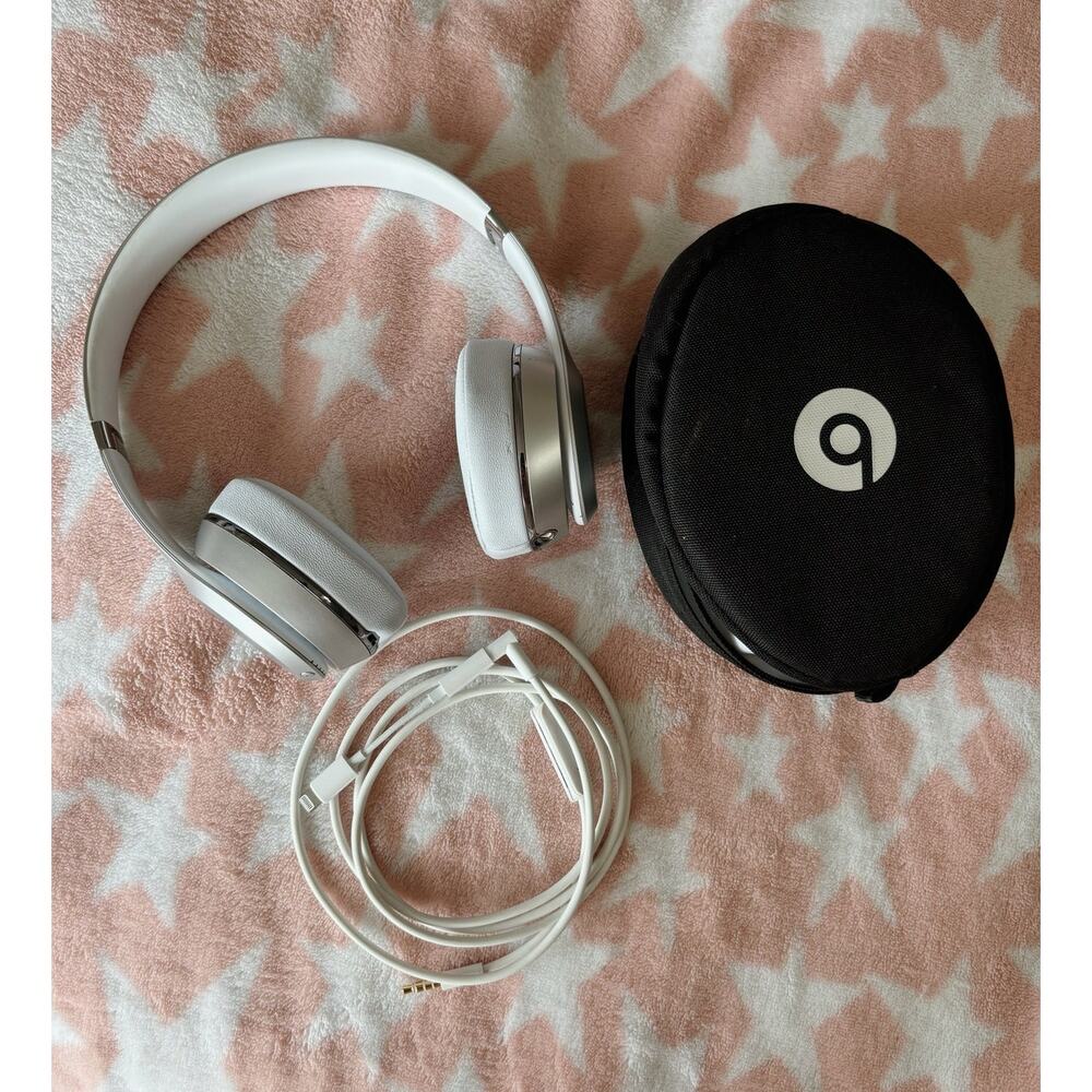 Silver Beats by Dr. Dre Solo 3 Wireless On-Ear Headphones - Picture 12 of 12